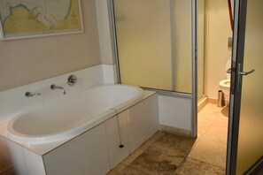 Departamento (1 Bedroom) | Baño | Tina, secadora de cabello, toallas, jabón 