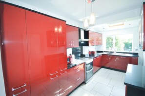 Microwave, oven, stovetop, cookware/dishes/utensils