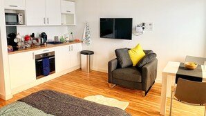 Unclassified image, 3 of 10, button - Modern Studio Apartment in Media City (Salford)