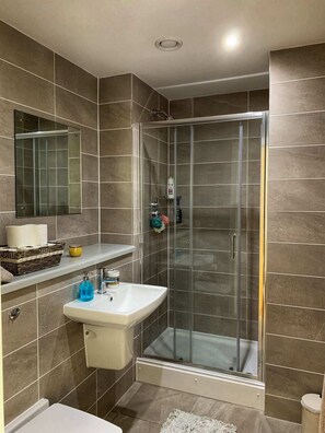 Studio (0 Bedroom) | Badezimmer