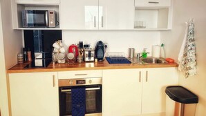 Unclassified image, 2 of 10, button - Modern Studio Apartment in Media City (Salford)