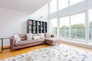 Apartment (2 Bedrooms) | Living room