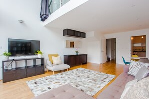 Apartment (2 Bedrooms) | Living room