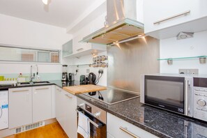 Apartment (2 Bedrooms) | Private kitchen