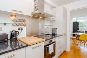 Apartment (2 Bedrooms) | Private kitchen