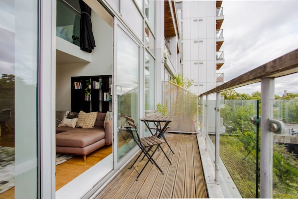 Apartment (2 Bedrooms) | Balcony