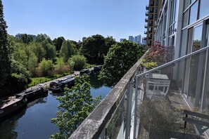 Apartment (2 Bedrooms) | Balcony