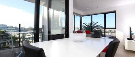 Apartment (2 Bedrooms) | Private kitchen | Full-size fridge, microwave, oven, stovetop