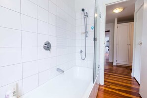 Bathroom - Light-filled Newly Renovated 3 Bedroom Villa in Remuera (Auckland)
