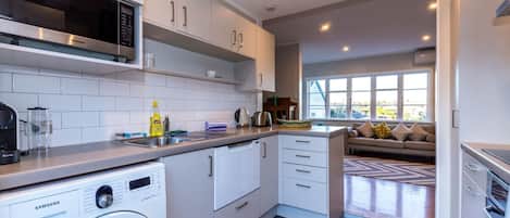 House (2 Bedrooms) | Private kitchen | Fridge, microwave, oven, stovetop