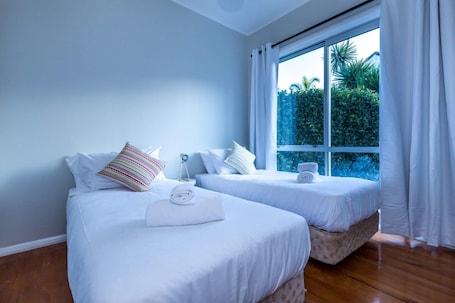 独立别墅 (2 Bedrooms) | 2 多间卧室、办公桌、笔记本电脑工作区、熨斗/熨衣板. 阳光个性 2 居乡间房屋 - 使命湾