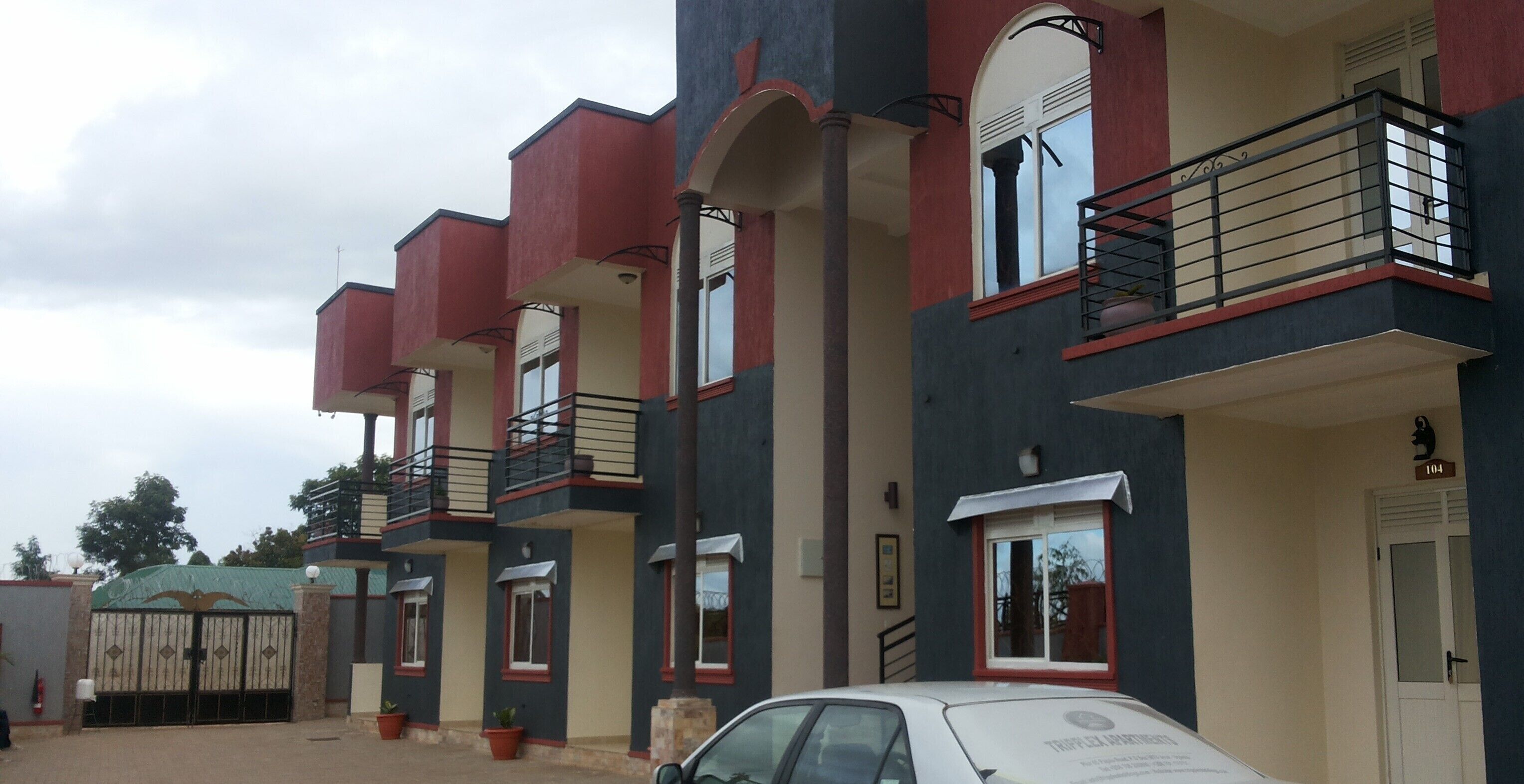 住宿正面 (夜晚)