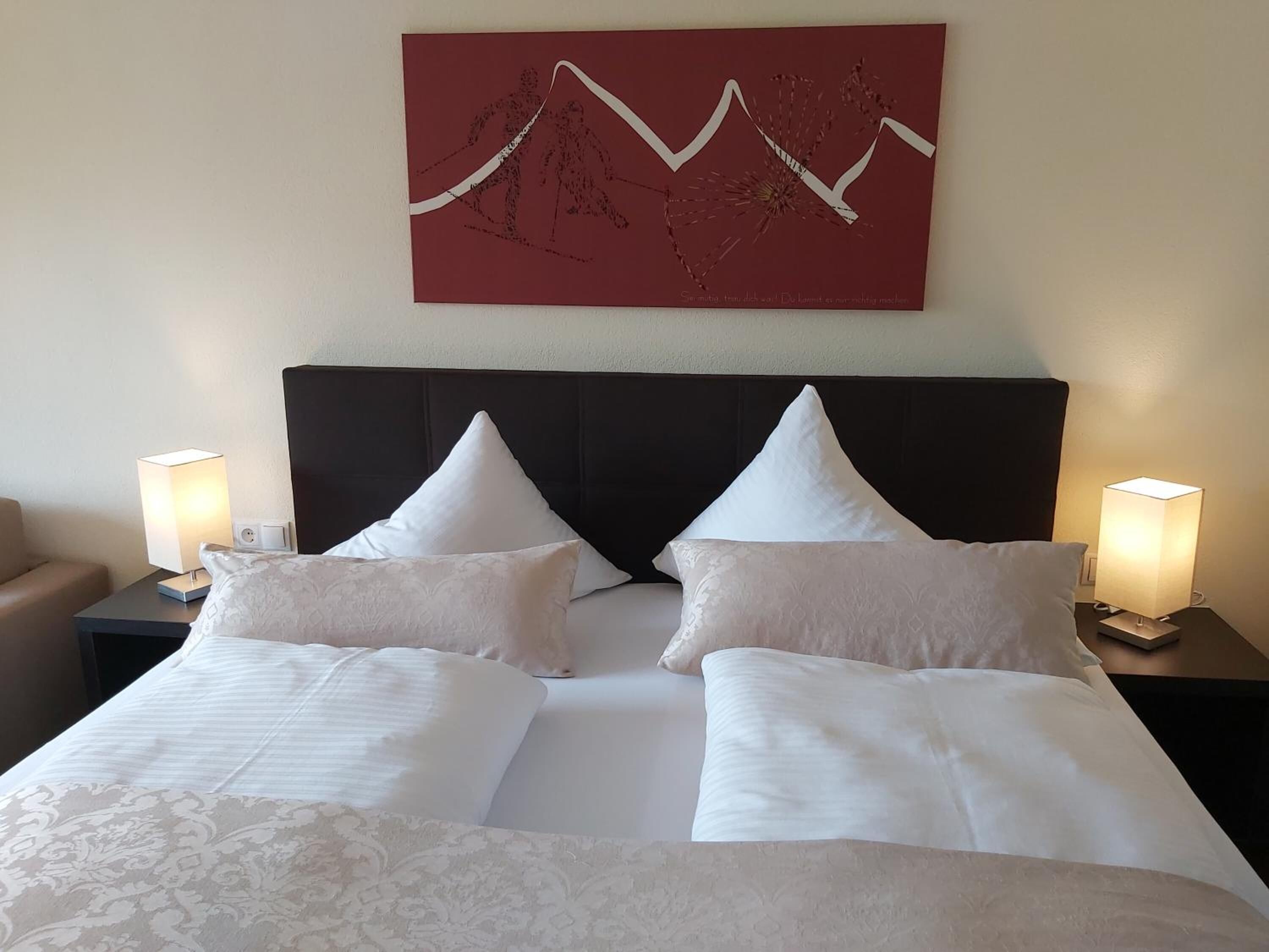 ملاءات للفراش لا تسبب الحساسية وخزنة داخل الغرفة