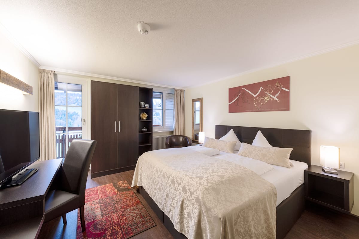 1 bedroom, hypo-allergenic bedding, in-room safe, individually decorated
