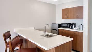 Suite, 1 Bedroom | Private kitchen | Coffee/tea maker