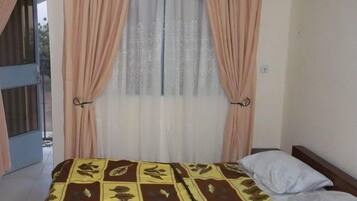 Deluxe-Doppelzimmer | Schreibtisch, Verdunkelungsvorhänge, kostenloses WLAN, Bettwäsche