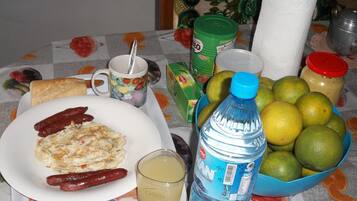 Tägliches inbegriffenes einheimisches Frühstück