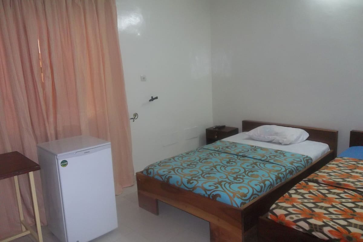deluxe double or twin room | desk, blackout curtains, free wifi, bed sheets