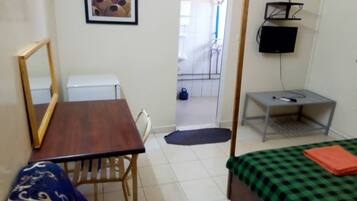 Deluxe-Zimmer | Schreibtisch, Verdunkelungsvorhänge, kostenloses WLAN, Bettwäsche