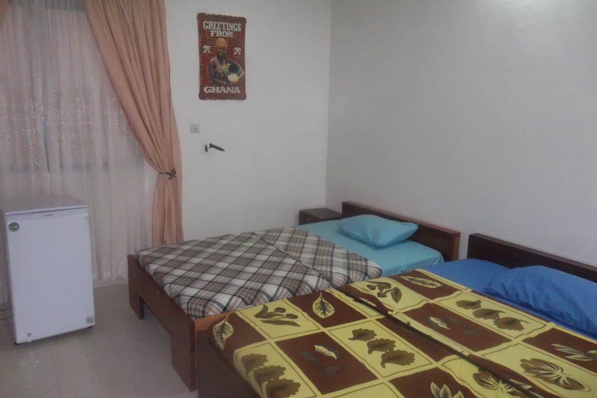 deluxe double or twin room | desk, blackout curtains, free wifi, bed sheets