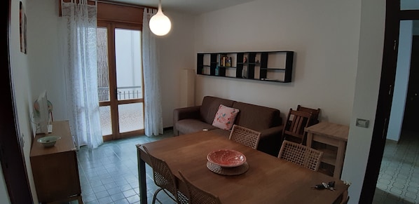 Appartement, 1 chambre | Restauration dans la chambre