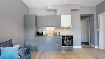 Kjøleskap, mikrobølgeovn, ovn og kokeplater