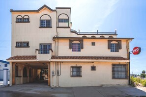 Front of property - OYO Hotel CocoBeach, Ensenada (Ensenada)