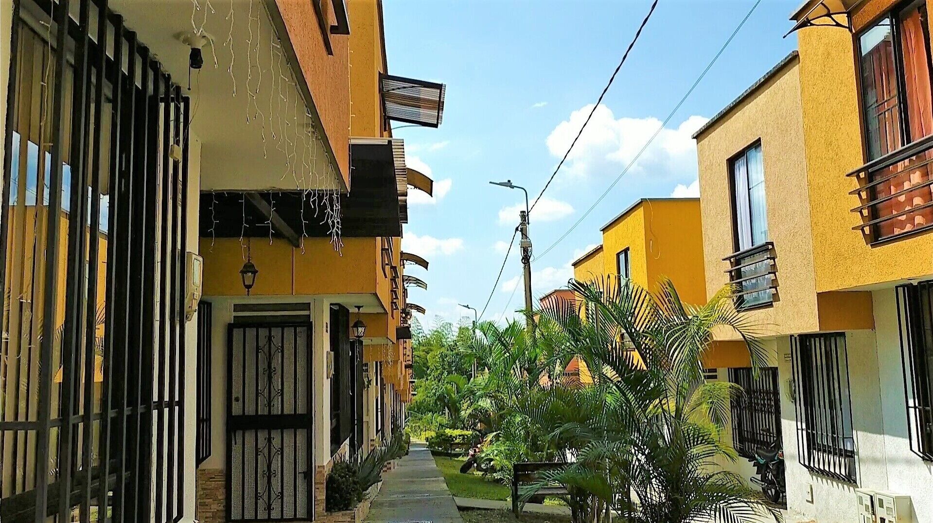 المنطقة المحيطة بالمنشأة