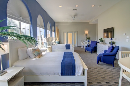 Deluxe Suite | Blackout drapes, iron/ironing board, free WiFi, bed sheets. Alister Square Inn