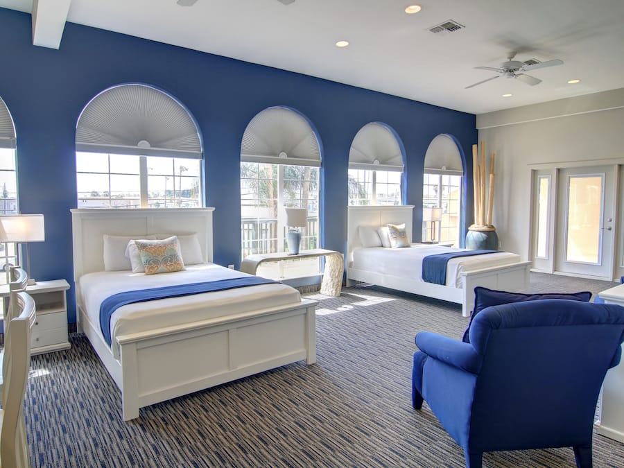 Deluxe Suite | Tirai kedap cahaya, setrika/meja setrika, Wi-Fi gratis, dan seprai linen