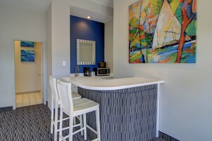 Deluxe Suite | Cortinas opacas, tabla de planchar con plancha, wifi gratis