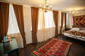 Superior Double Room, 1 King Bed, Partial Sea View | Premium bedding, in-room safe, soundproofing, iron/ironing board - D&J Old City Hotel (Baku)