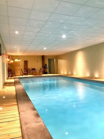 Indoor pool. Les Colombines