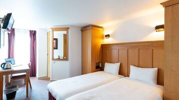 Chambre Standard, 2 lits une place | Décoration personnalisée, ameublement personnalisé, bureau