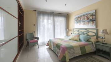 Premium tweepersoonskamer, uitzicht op zee | Individueel gedecoreerd, individueel gemeubileerd, geluiddichte muren