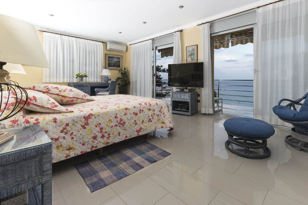 Suite monolocale Premium, vista mare | Con stile personalizzato, con arredamento individuale, insonorizzazione
