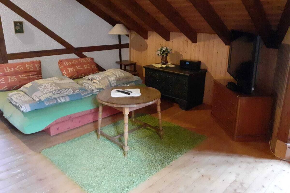 Individually furnished, iron/ironing board, free WiFi, bed sheets