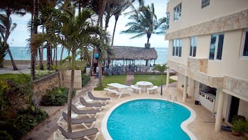 Outdoor pool, pool loungers