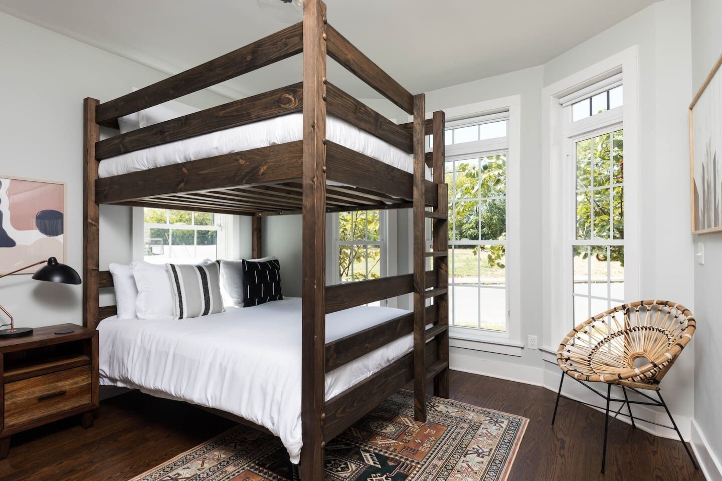 Your Cozy Downtown Escape With Rooftop Fire-pit