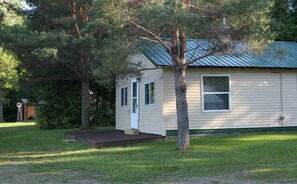 Standard-Ferienhütte, 2 Schlafzimmer, Seeblick, am Strand | Individuell dekoriert, individuell eingerichtet, kostenloses WLAN