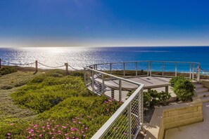 Property grounds - Spectacular Oceanfront Surfsong Condo 2 BR 2 Bath (Solana Beach)