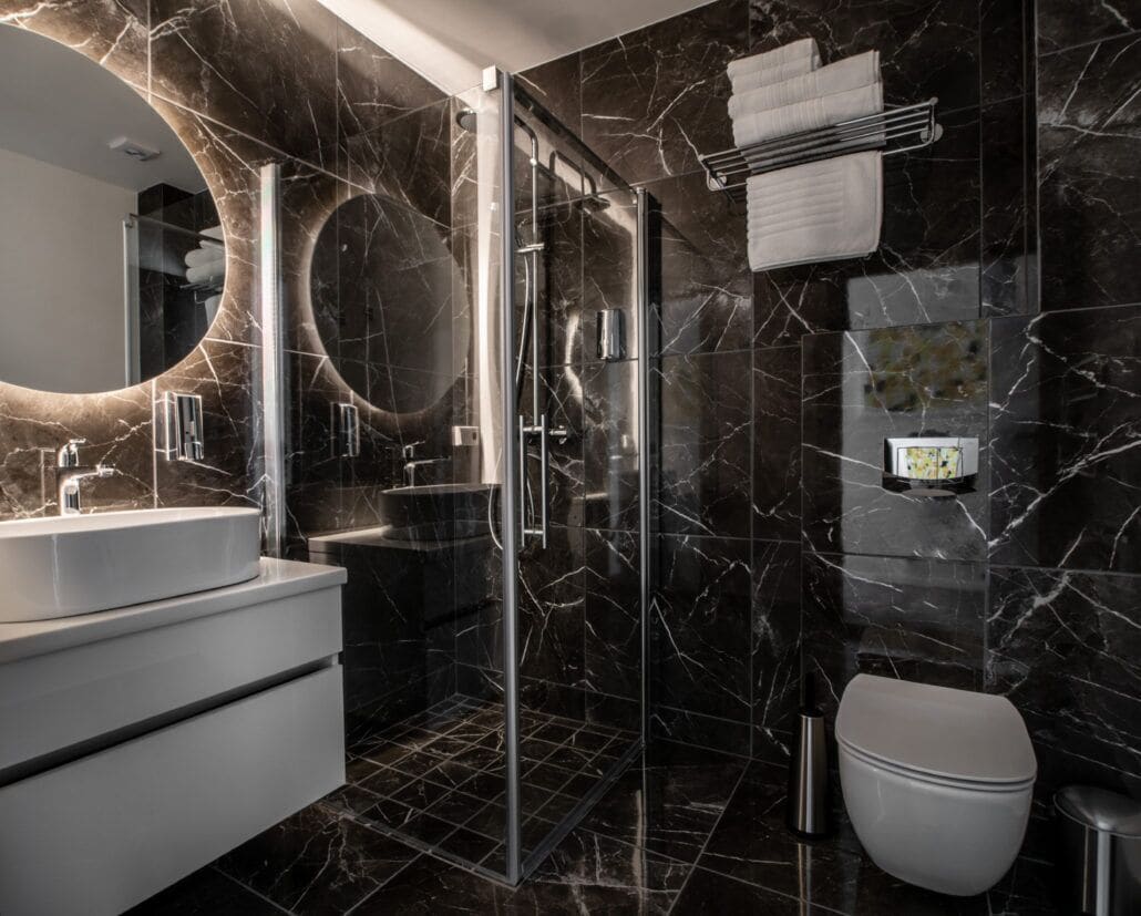 淋浴设施、拖鞋、毛巾、肥皂