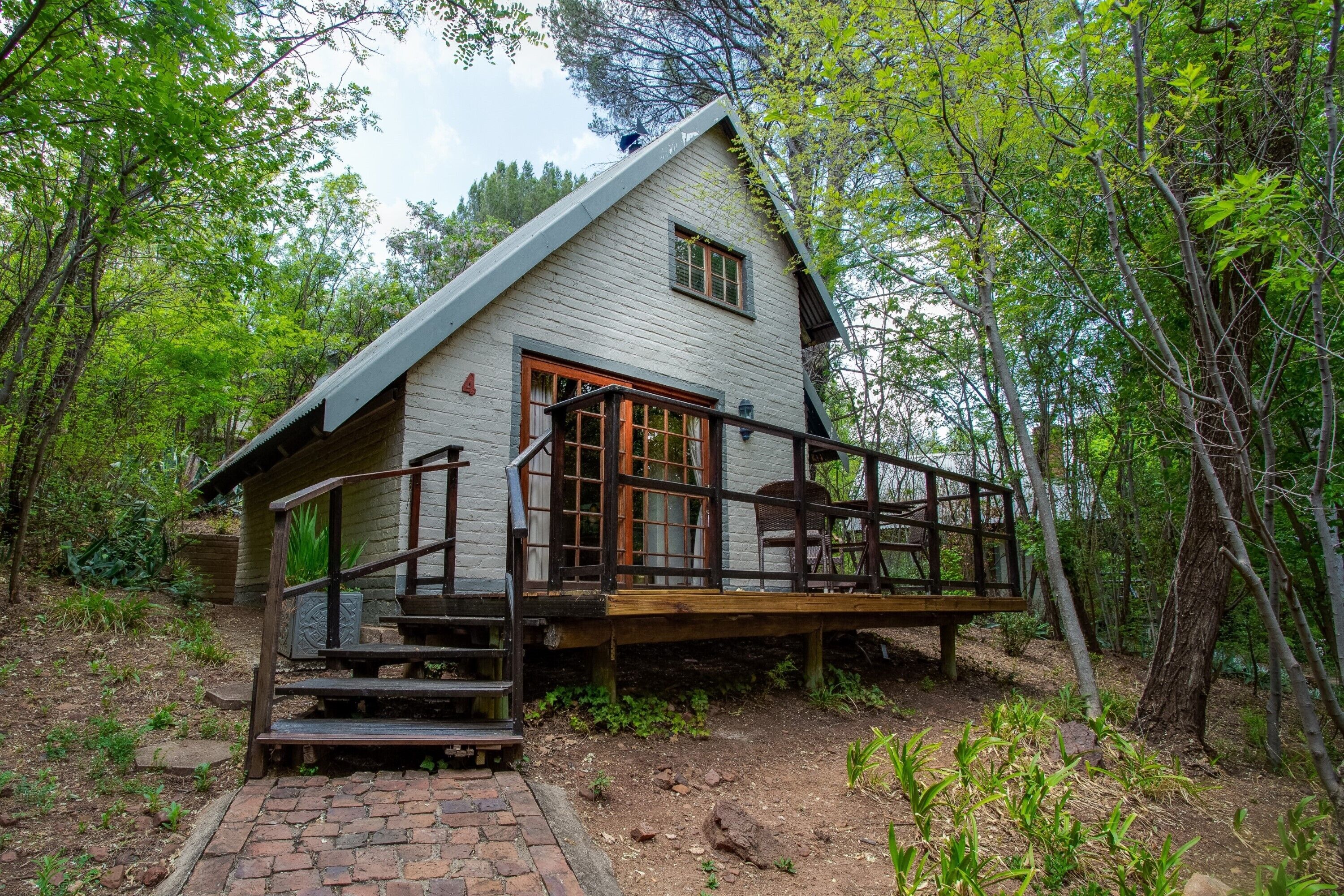Standaard cottage | Een bureau, beddengoed
