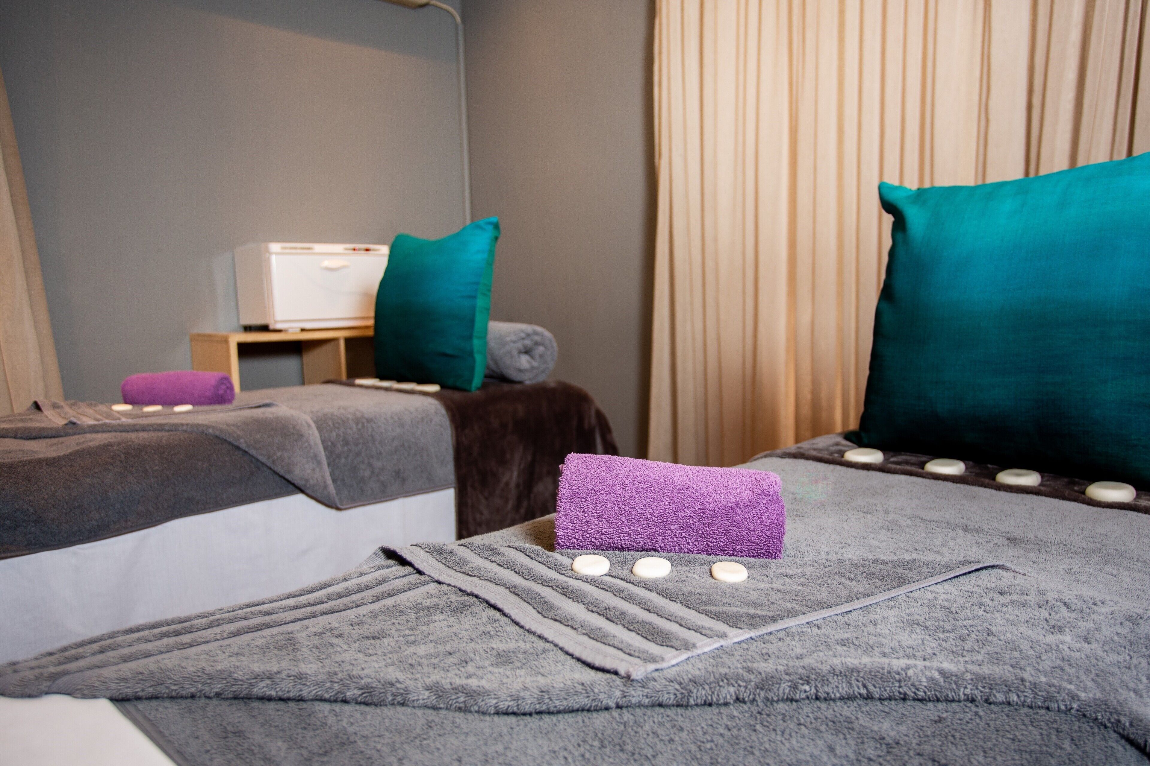 Körperbehandlungen, Warmsteinmassagen, Tiefengewebe-Massagen