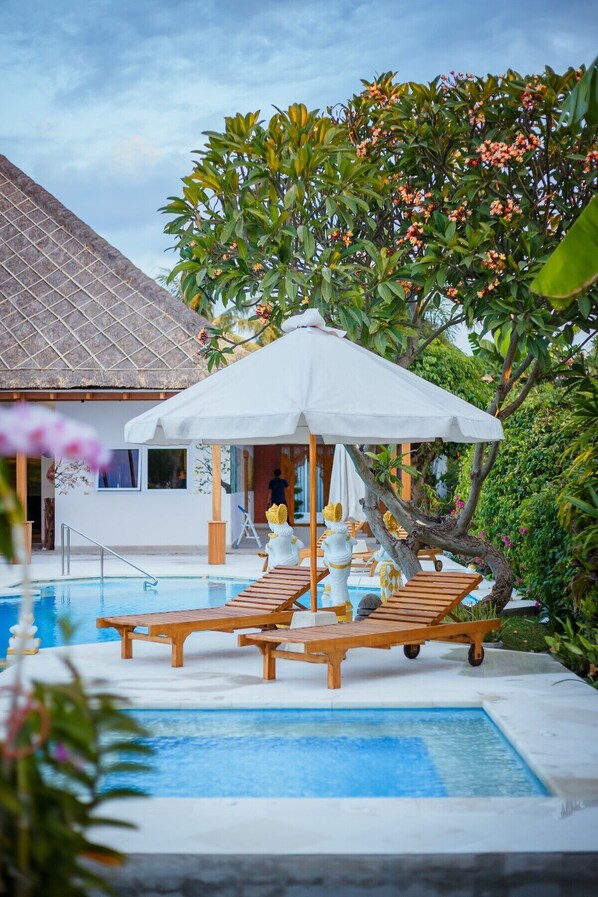 حمّام سباحة خارجي