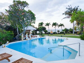 Outdoor pool - Villa Pantai Lovina (Banjar)