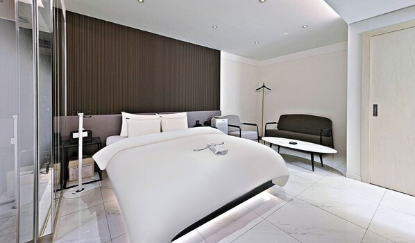 Deluxe Double Room | Down duvets, desk, blackout curtains, soundproofing