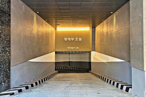 المنشأة من الخارج