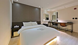 Deluxe Double Room | Down duvets, desk, blackout curtains, soundproofing