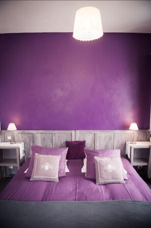 Deluxe Penthouse, 2 Bedrooms | Individually decorated, individually furnished, laptop workspace - Maison d'hotes La Combe de Redoles (Tour-de-Faure)